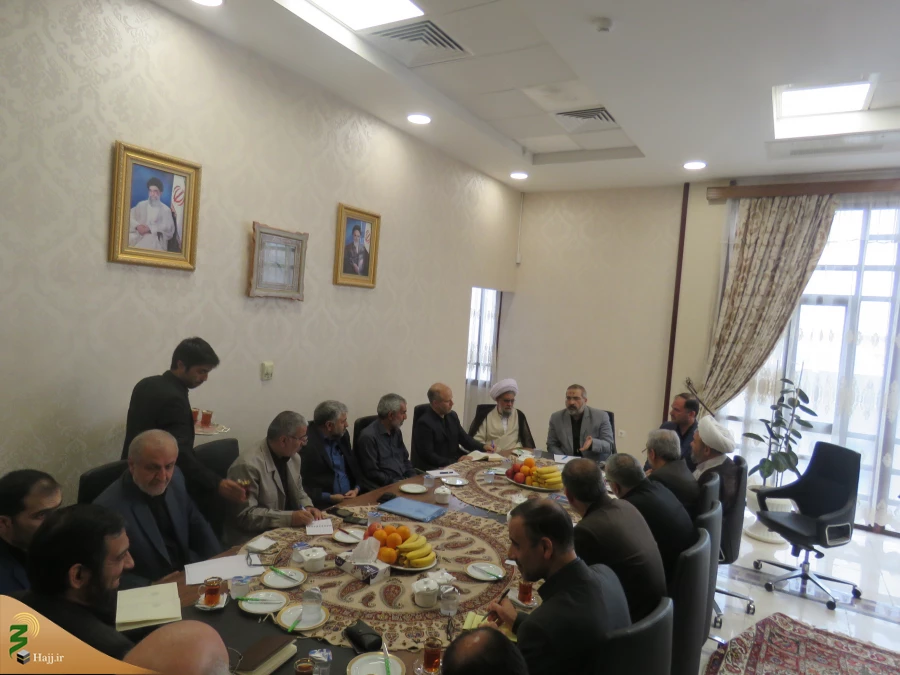 در آخرین جلسه توجیهی وهماهنگی رسمی مراسم اربعین حسینی در کربلای معلی عنوان شد:

با تمام توان به زادرین اریعین خدمت کنیم 2