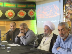 در گردهایی بزرگ موکب داران اربعین حسینی عنوان شد:

موکب داران  پرچم داران امام حسین(ع) 2