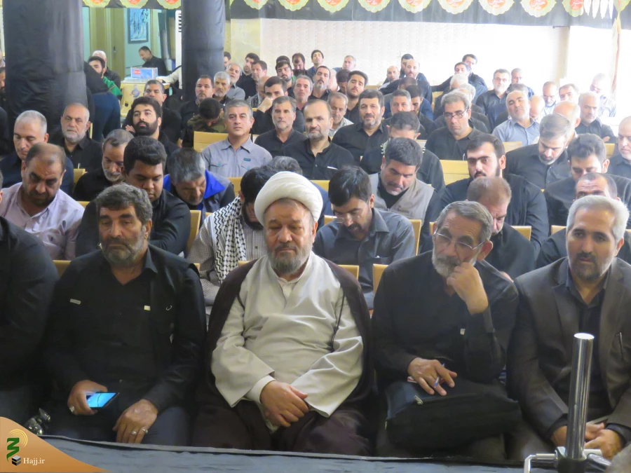 در گردهایی بزرگ موکب داران اربعین حسینی عنوان شد:

موکب داران  پرچم داران امام حسین(ع) 2
