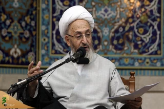 آیت‌الله سبحانی بیان کرد:

پیاده روی اربعین احیا کننده شعار هیهات من الذله در جهان است