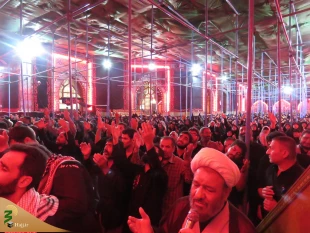 گزارش تصویری:شکوه  ندبه خوانی زائران دلسوخته اربعین در خیمه گاه حسینی

او منتظر است تا که ما برگردیم                        ماییم که در غیبت کبری ماندیم 7