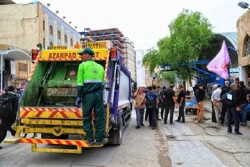 مسئول دفتر نمایندگی بعثه مقام معظم رهبری در نجف اشرف:
حضور داوطلبانه پاکبانان برای خدمت به زائران اربعین حرکتی زیبا و باعث پویایی و امیدبخشی
است.
 2