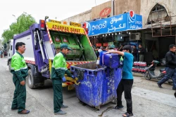 مسئول دفتر نمایندگی بعثه مقام معظم رهبری در نجف اشرف:
حضور داوطلبانه پاکبانان برای خدمت به زائران اربعین حرکتی زیبا و باعث پویایی و امیدبخشی
است.
 2