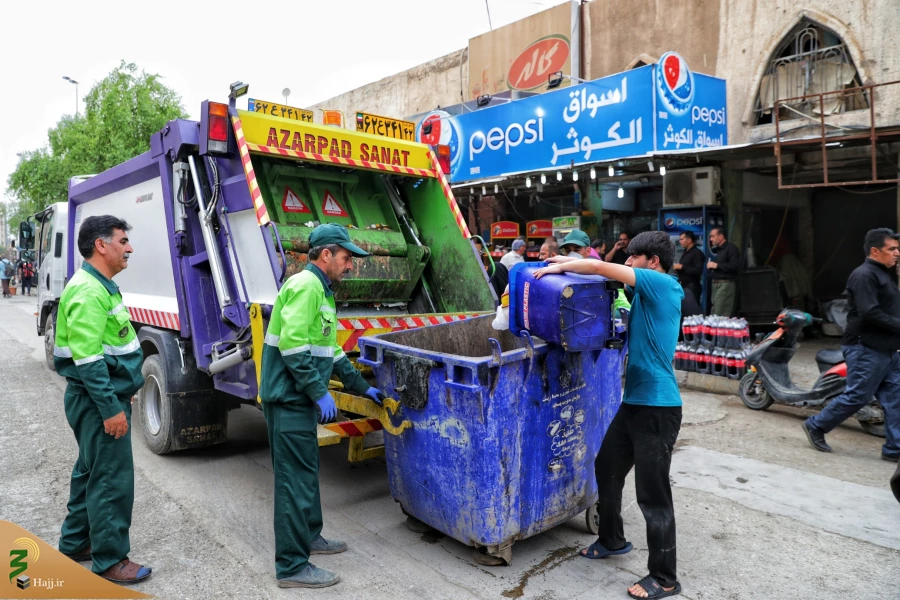 مسئول دفتر نمایندگی بعثه مقام معظم رهبری در نجف اشرف:
حضور داوطلبانه پاکبانان برای خدمت به زائران اربعین حرکتی زیبا و باعث پویایی و امیدبخشی
است.
 2
