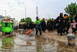 مسئول دفتر نمایندگی بعثه مقام معظم رهبری در نجف اشرف:
حضور داوطلبانه پاکبانان برای خدمت به زائران اربعین حرکتی زیبا و باعث پویایی و امیدبخشی
است.
 3
