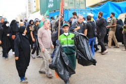 مسئول دفتر نمایندگی بعثه مقام معظم رهبری در نجف اشرف:
حضور داوطلبانه پاکبانان برای خدمت به زائران اربعین حرکتی زیبا و باعث پویایی و امیدبخشی
است.
 5