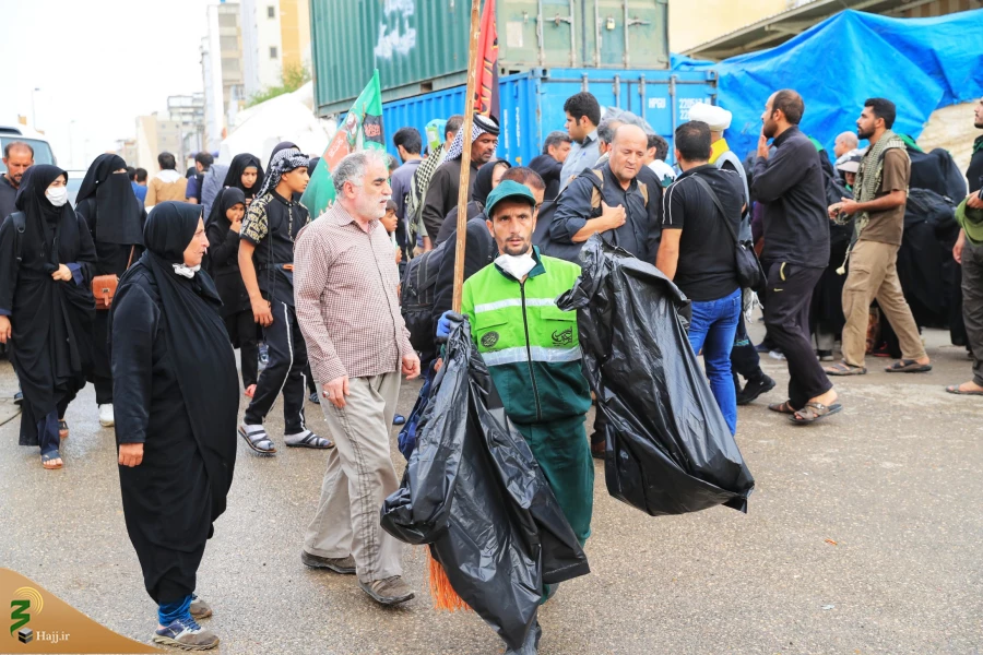 مسئول دفتر نمایندگی بعثه مقام معظم رهبری در نجف اشرف:
حضور داوطلبانه پاکبانان برای خدمت به زائران اربعین حرکتی زیبا و باعث پویایی و امیدبخشی
است.
 5