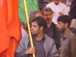 گزارش تصویری: حال و هوای بیرق داران موکب امام رضا (ع) در حرم امام حسین (ع) 

ما حامل لوای تو هستیم یا حسین (ع)
 3