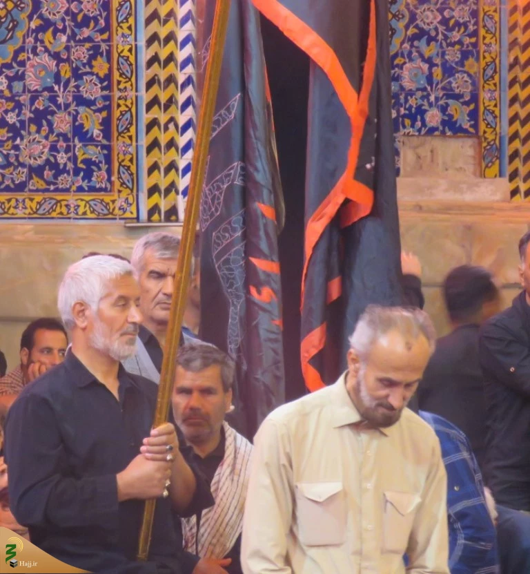 گزارش تصویری: حال و هوای بیرق داران موکب امام رضا (ع) در حرم امام حسین (ع) 

ما حامل لوای تو هستیم یا حسین (ع)
 4