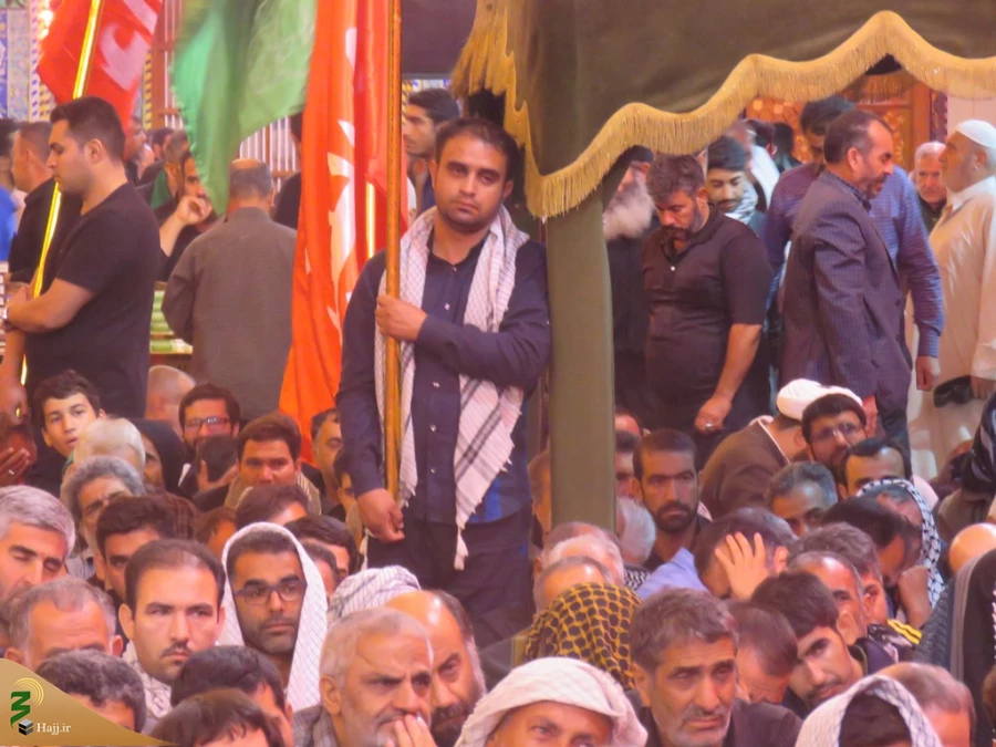 گزارش تصویری: حال و هوای بیرق داران موکب امام رضا (ع) در حرم امام حسین (ع) 

ما حامل لوای تو هستیم یا حسین (ع)
 6