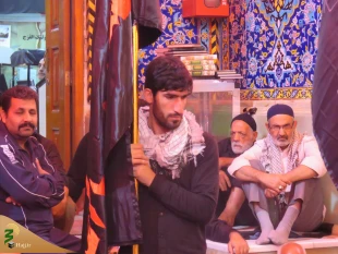 گزارش تصویری: حال و هوای بیرق داران موکب امام رضا (ع) در حرم امام حسین (ع) 

ما حامل لوای تو هستیم یا حسین (ع)
 7