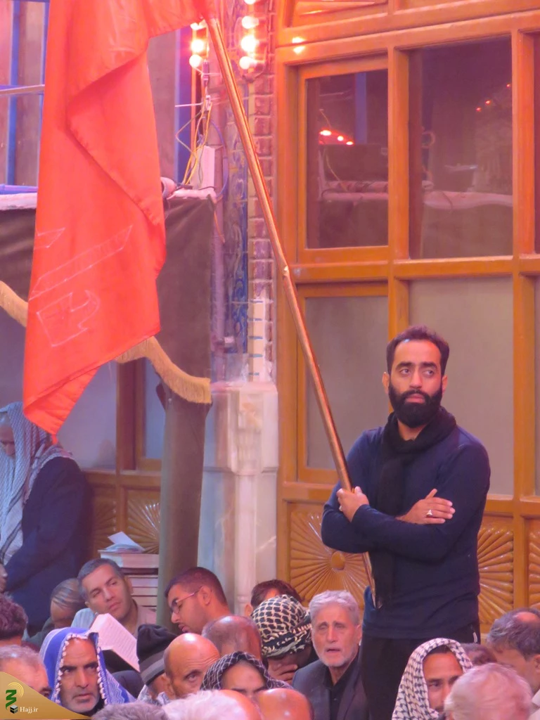 گزارش تصویری: حال و هوای بیرق داران موکب امام رضا (ع) در حرم امام حسین (ع) 

ما حامل لوای تو هستیم یا حسین (ع)
 8