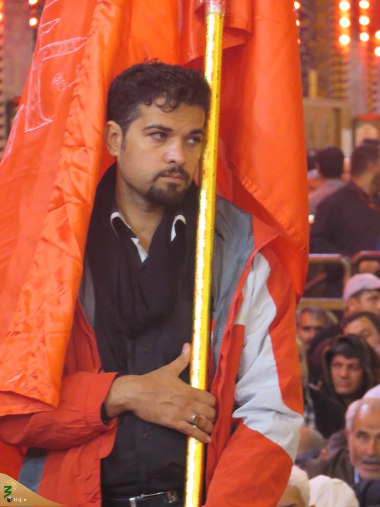 گزارش تصویری: حال و هوای بیرق داران موکب امام رضا (ع) در حرم امام حسین (ع) 

ما حامل لوای تو هستیم یا حسین (ع)
 9