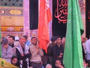 گزارش تصویری: حال و هوای بیرق داران موکب امام رضا (ع) در حرم امام حسین (ع) 

ما حامل لوای تو هستیم یا حسین (ع)
 11