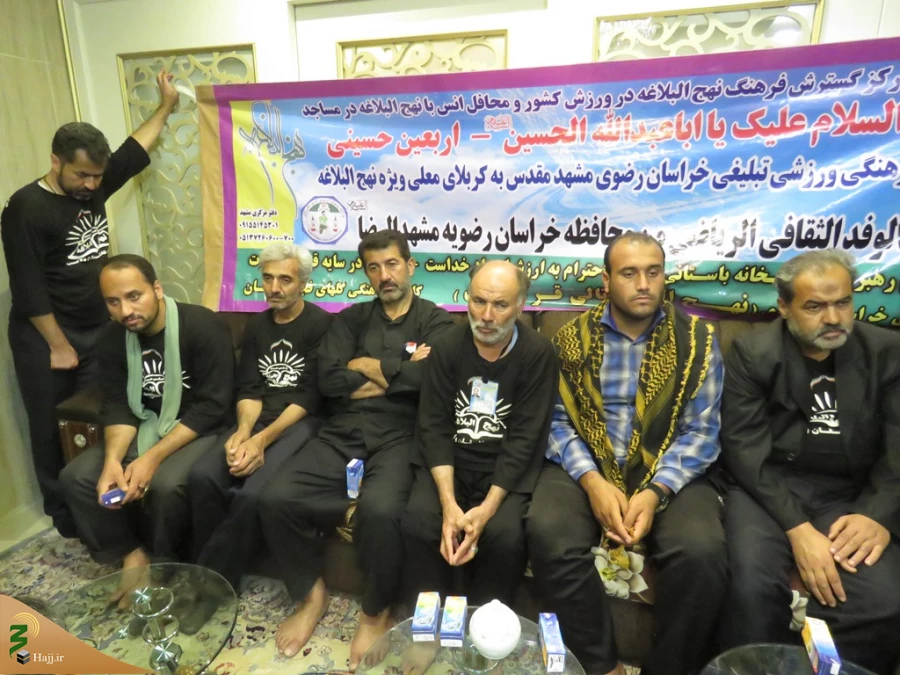 دیدار مبلغان نهج البلاغه با نماینده بعثه رهبری در عراق

نجفی روحانی: اربعبن حسینی تجلی نهج البلاغه است. 4