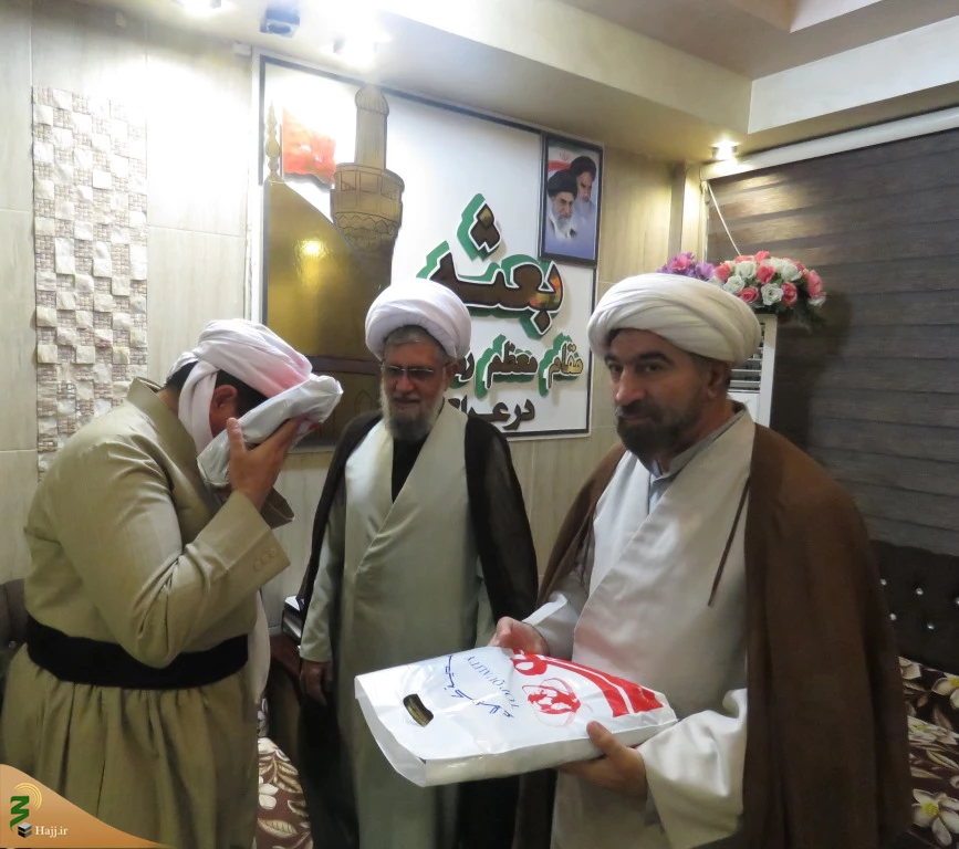 دیدار جمعی از علمای اهل سنت کردستان با نماینده بعثه رهبری در کشور عراق

امام حسین (ع) از همه بشریت دلربایی کرئه است 4