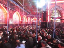 گزارش تصویری دعای کمیل خیمه گاه حسینی

قرائت دعای پرفیض کمیل، توسط حاج سعید حدادیان   3