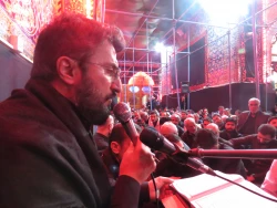 گزارش تصویری دعای کمیل خیمه گاه حسینی

قرائت دعای پرفیض کمیل، توسط حاج سعید حدادیان   5