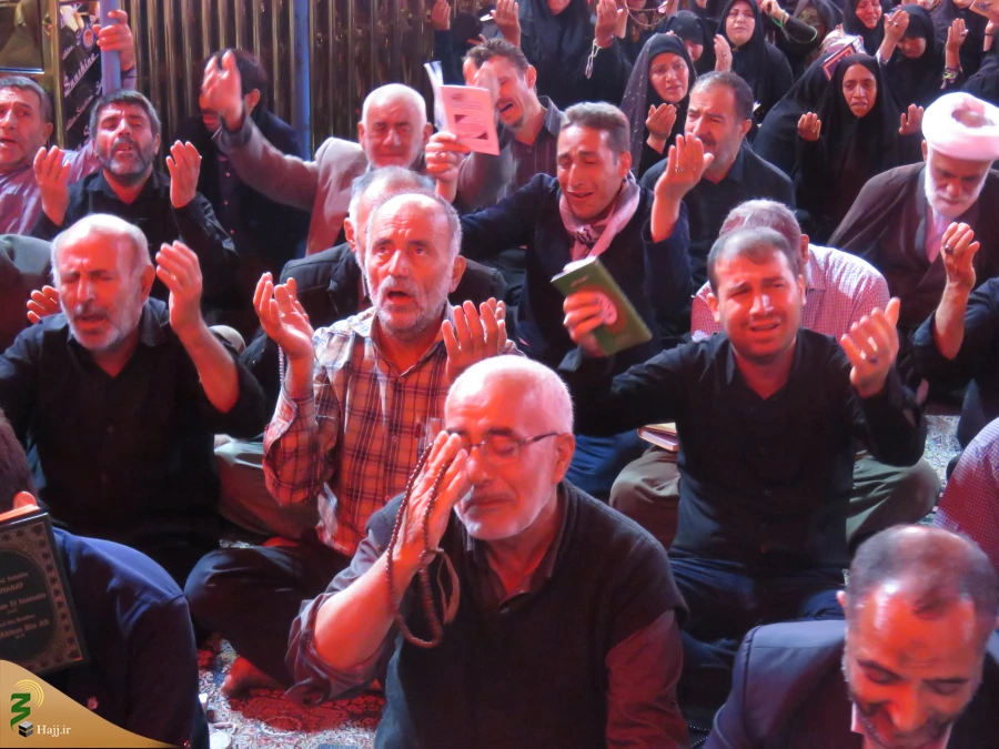 دست دعا و چشم امید زائران حسینی در آخرین دعای کمیل ماه صفر

گزارش تصویری: دعای کمیل در خیمه گاه حسینی 6