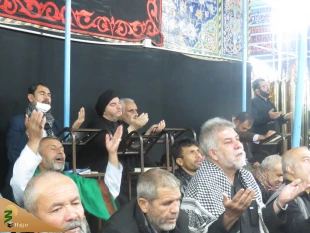 زمزمه ندبه انتظار در خیمه گاه حسینی

گرارش تصویری دعای کمیل ندبه در خیمه گاه حسینی 6