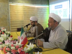 مسئول دفتر نمایندگی بعثه مقام معظم رهبری در کربلا: 

آشنا نمودن زائران، با احکام و معارف اسلامی وظیفه ماست  3