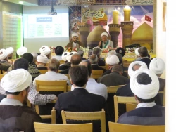 مسئول دفتر نمایندگی بعثه مقام معظم رهبری در کربلا: 

آشنا نمودن زائران، با احکام و معارف اسلامی وظیفه ماست  4