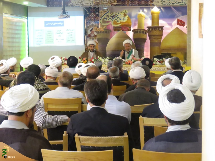 مسئول دفتر نمایندگی بعثه مقام معظم رهبری در کربلا: 

آشنا نمودن زائران، با احکام و معارف اسلامی وظیفه ماست  4