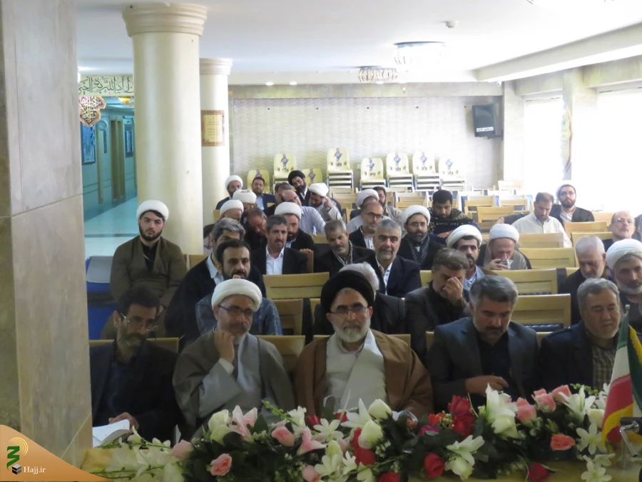 مسئول دفتر نمایندگی بعثه مقام معظم رهبری در کربلا: 

آشنا نمودن زائران، با احکام و معارف اسلامی وظیفه ماست  5