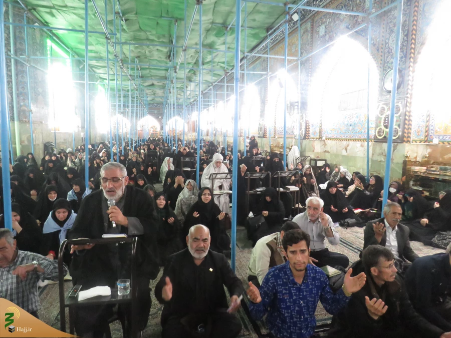 گزارش تصویری دعای کمیل در خیمه گاه حسینی

 3