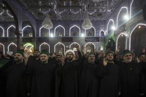 خادمان حرم عباسی برای امام حسن عسکری(ع) عزاداری کردند