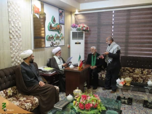 در دیدار با خانواده شهدای مدافع حرم عنوان شد:

ما همه مدیون شهداییم 7