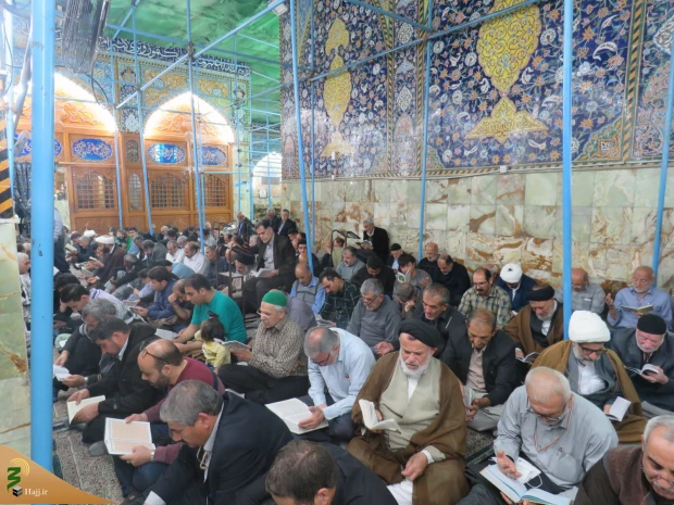 گزارش تصویری:

دعای روح بخش کمیل در خیمه گاه حسینی 7