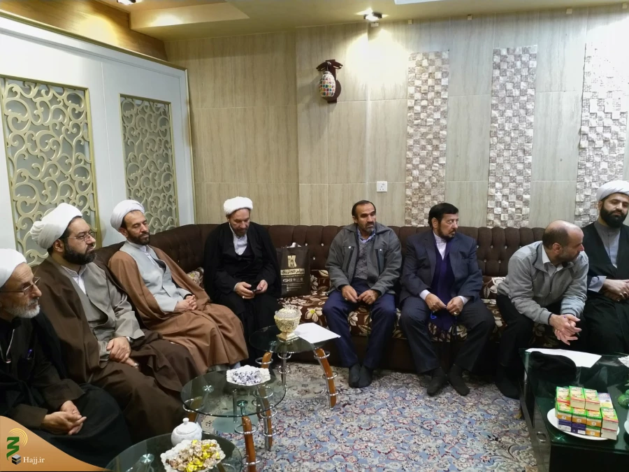 نماینده بعثه رهبری در عراق:

زائرین با وضعیت  عراق بیشتر آشنا شوند
 2