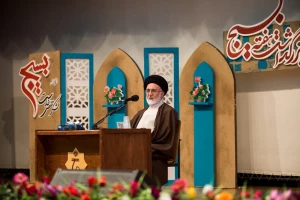 نقش مردم وبسیج در جامعه نباید کم رنگ شود