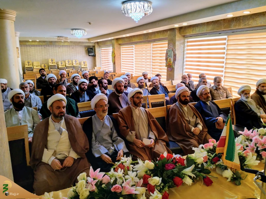 مسئول دفتر نمایندگی بعثه رهبری در عراق:

زیارت کربلا در حال فقر و نا امنی هم سفارش شده است 4