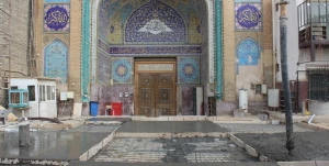 باب القبله حرم امامین عسکریین (ع) سنگ فرش می‌شود