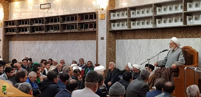 خطیب بعثه رهبری در کربلا: کریمه اهل بیت همانند خورشیدی در قم می درخشد. 7