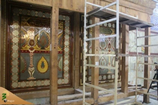 نصب نیم ضریح خیمه‌گاه امام حسین(ع) آغاز شد 3