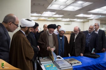 بازدید نماینده ولی فقیه در امور حج وزیارت از سازمان جغرافیایی نیروهای مسلح 
 19