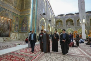 مشاور پاپ واتیکان به زیارت حرم امام علی(ع) مشرف شد