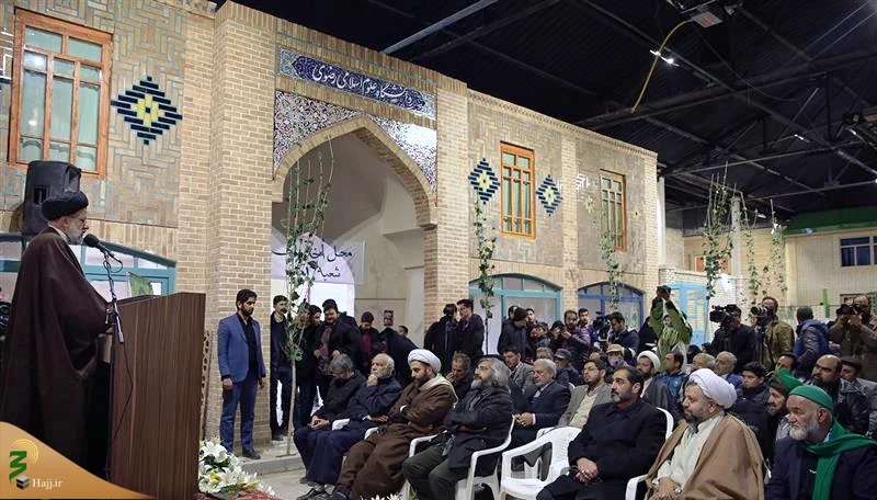 تولیت آستان قدس رضوی در مراسم افتتاح موزه زنده زیارت:


زائر حضرت رضا (ع) باید با تمدن رضوی آشنا شود . 
 2