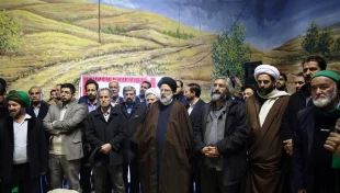 تولیت آستان قدس رضوی در مراسم افتتاح موزه زنده زیارت:


زائر حضرت رضا (ع) باید با تمدن رضوی آشنا شود . 
 4