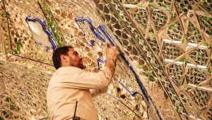 اتمام آینه کاری رواق های حرم مطهر و اطرف ضریح شهدای کربلا