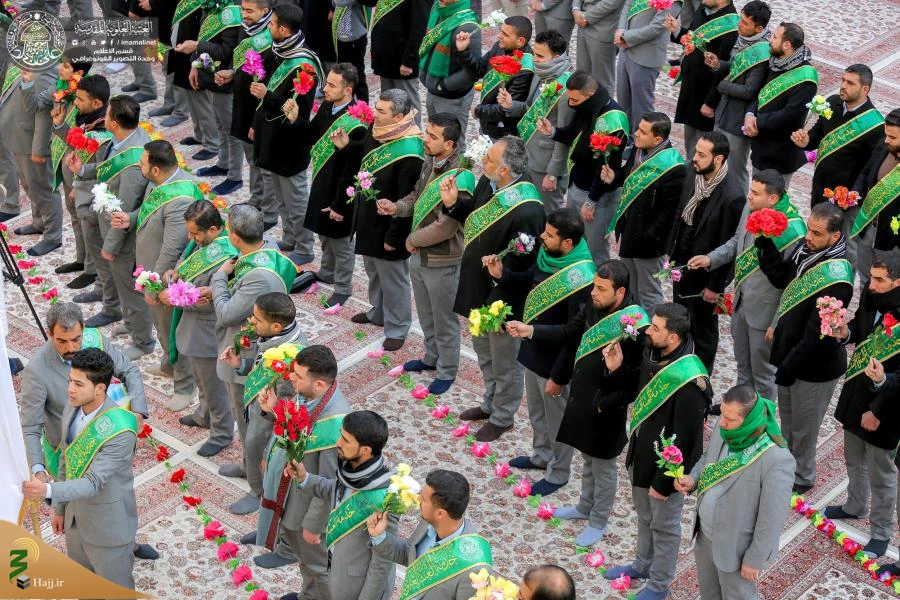 به مناسبت میلاد حضرت زینب(س)؛ 

حرم حضرت امیرالمؤمنین (ع) غرق در سرور و شادی شد+ تصاویر  9