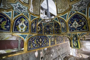 باب القبله حرم حضرت عباس (ع) مزّین به هنر اسلامی شد