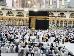هزاران نفر در مسجدالحرام نماز آیات خواندند +تصاویر     