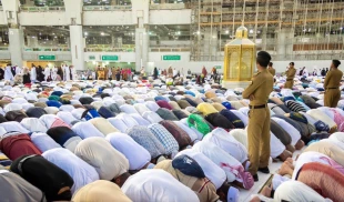 هزاران نفر در مسجدالحرام نماز آیات خواندند +تصاویر      5