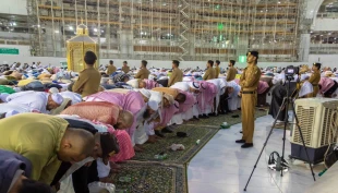 هزاران نفر در مسجدالحرام نماز آیات خواندند +تصاویر      2