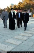 حضور رهبر انقلاب در مرقد مطهر امام راحل و گلزار شهدای حج سال ۶۶ 4