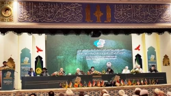 تولیت آستان قدس رضوی:


امام رضا(ع) رمز وحدت ادیان ابراهیمی است
 2